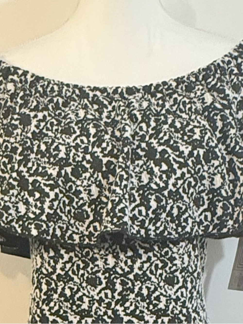 Lularoe Black & White Off Shoulder Ruffle CiCi Midi Dress Size Medium NWT - Picture 4 of 10